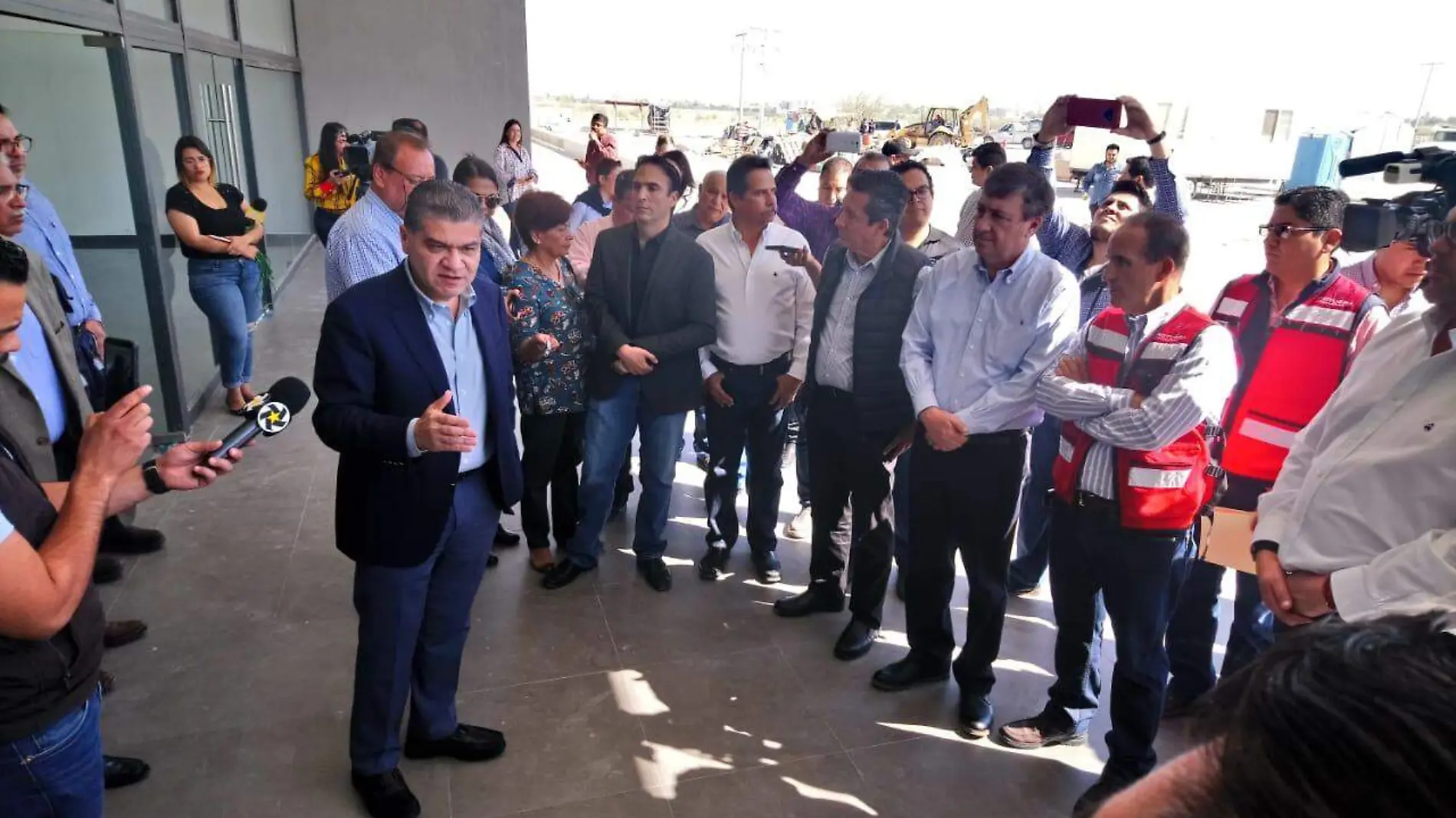 09 Junto con empresarios supervisa gobernador